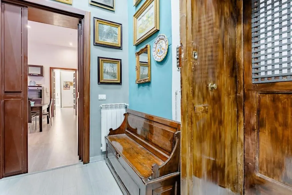 Modern 1Br Apt Near National Museum - Sleeps 3 Naples 0*,  Italy