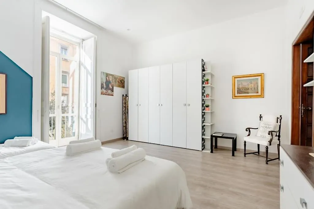 Modern 1Br Apt Near National Museum - Sleeps 3 Naples Italy
