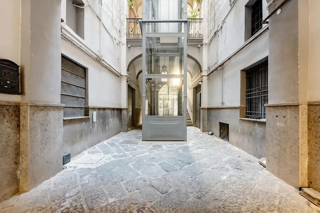 Modern 1Br Apt Near National Museum - Sleeps 3 Naples Italy